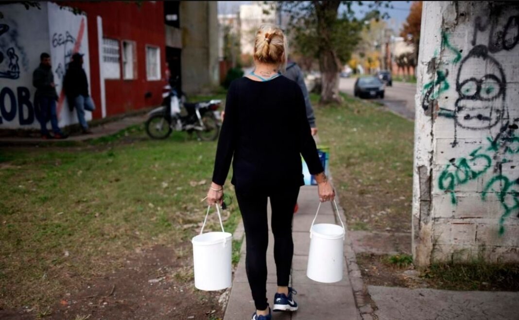 Altos de San Lorenzo: tres semanas sin agua y el silencio de ABSA que desespera en La Plata