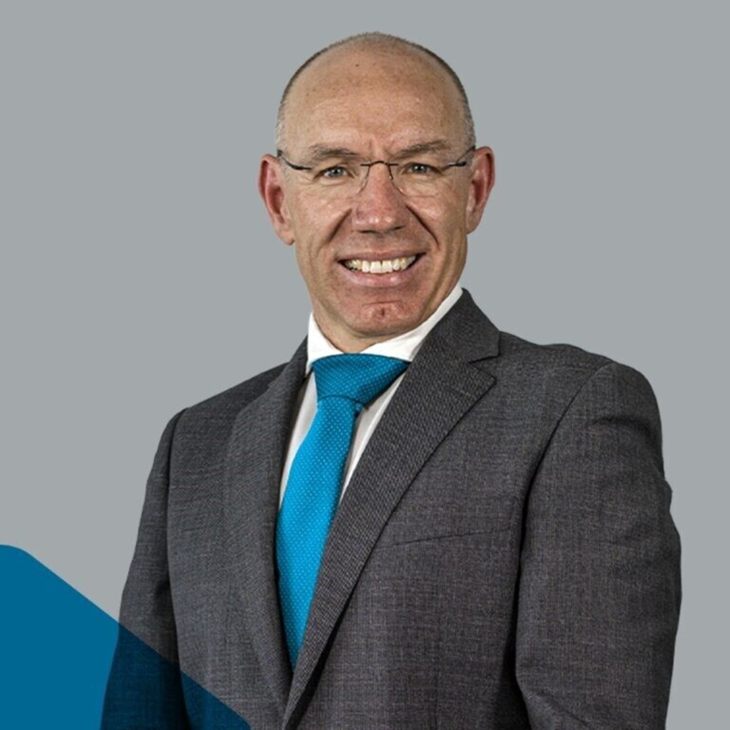 Antonio Aceituno, experto en ahorro de luz: �Desplazar el consumo de electricidad de las 19 h a las 22 h puede reducir mucho la factura de la luz�