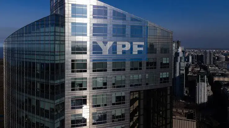 Las acciones de YPF cayeron tras presentar un balance r�cord y anunciar la venta de Metrogas