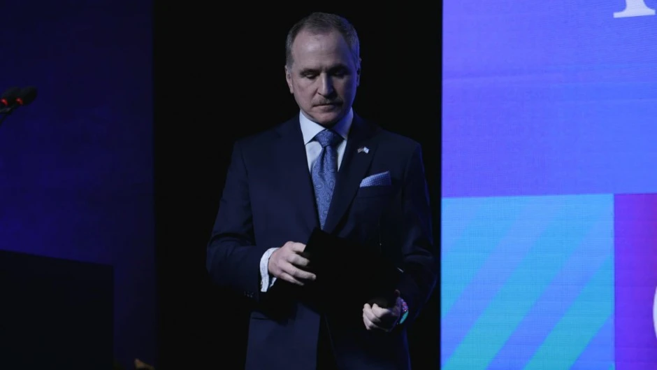 Lamelas volvi� a atacar a Huawei y las telef�nicas temen que avance contra ellas