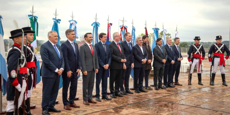 Passalacqua llam� a �mirar m�s al norte� y los gobernadores reclamaron a Naci�n gas, energ�a, rutas y obras