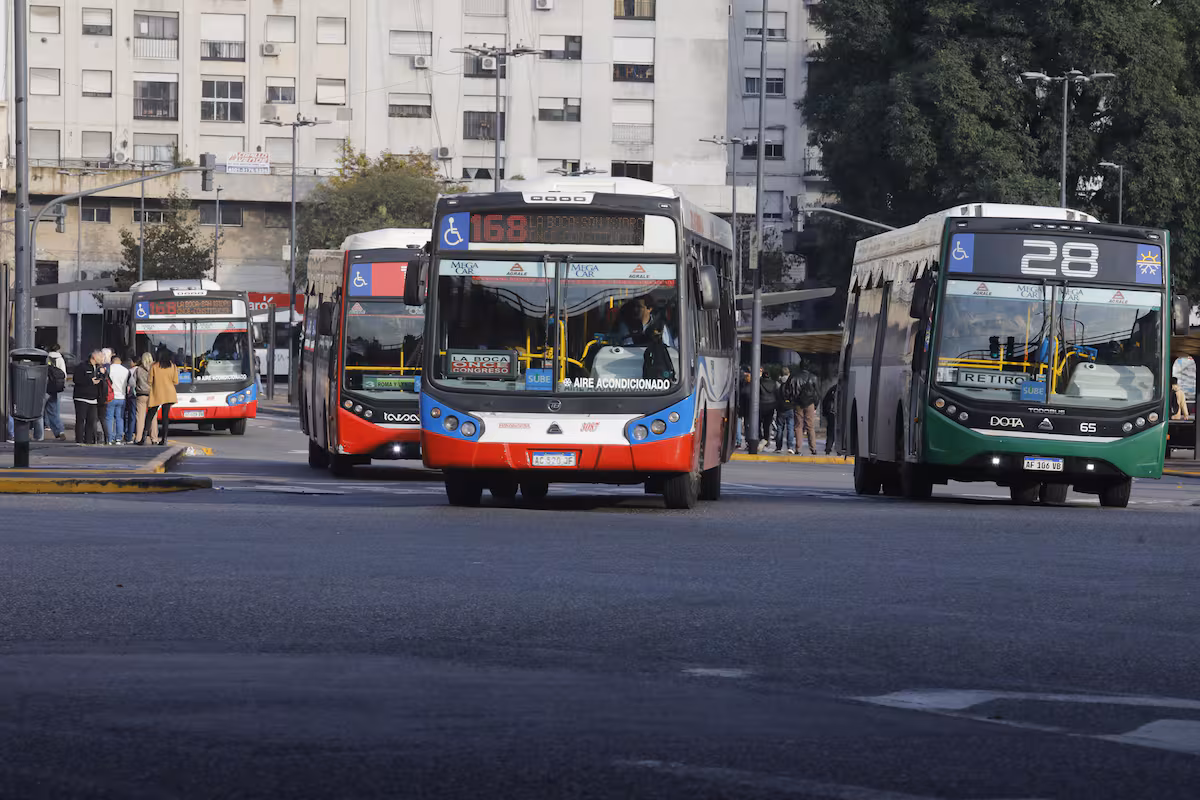 Cada vez menos gente usa el colectivo, pero avanza una nueva tecnolog�a para modernizarlos