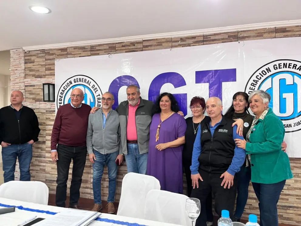 La oposici�n se retir� de la sede gremial, y Cabello se encamina a renovar mandato en la CGT