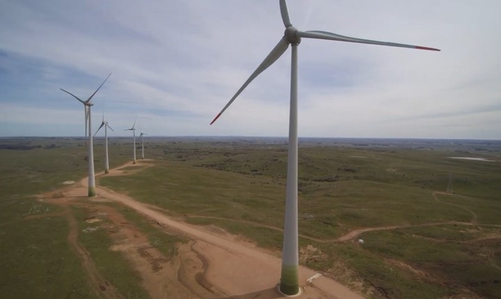 Una planta en Iowa tritura las palas de turbinas en desuso sin calor ni productos qu�micos, y las 30.000 toneladas anuales para las que est� construida se convierten en fibra que se utiliza en hormig�n y asfalto