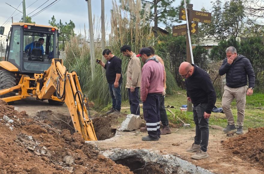 Contin�a la obra de cloacas en Barrio Pinar del R�o