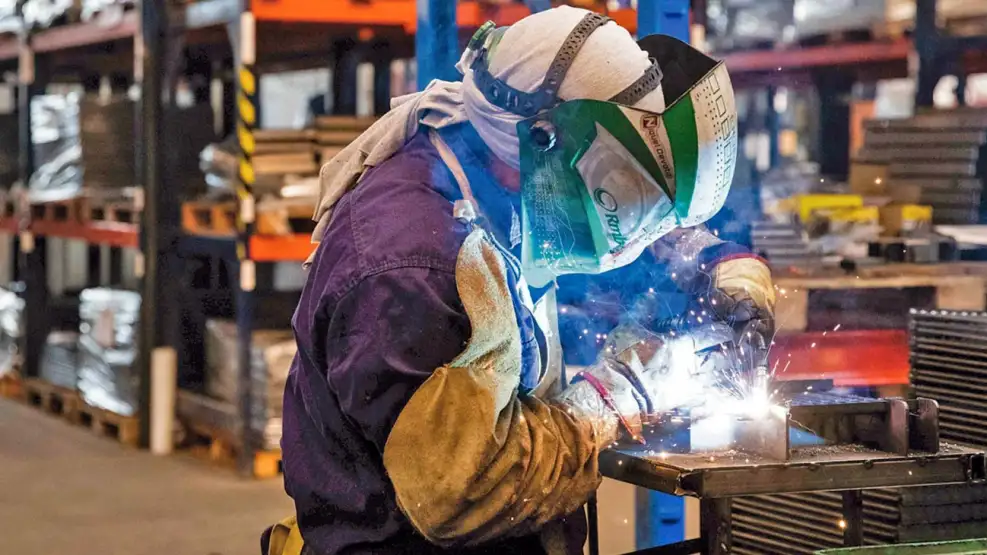Por las fuertes subas de la electricidad, m�s de 800 grandes industrias salieron de la �rbita de las distribuidoras y compran energ�a en el mercado mayorista � econojournal.com.ar