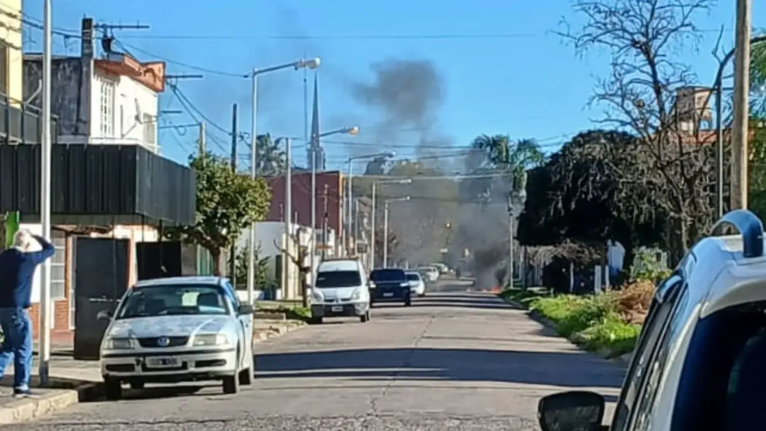 Fonavi II: vecinos cortaron calles y prendieron fuego para reclamar por las cloacas