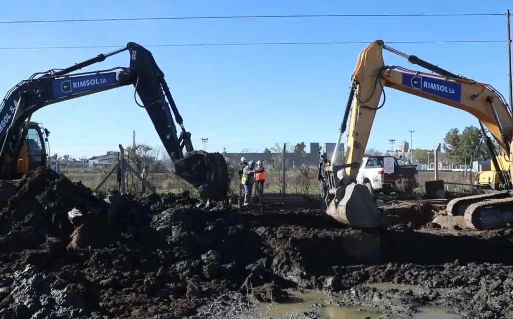 Avanza la obra de construcci�n del nuevo colector cloacal en White