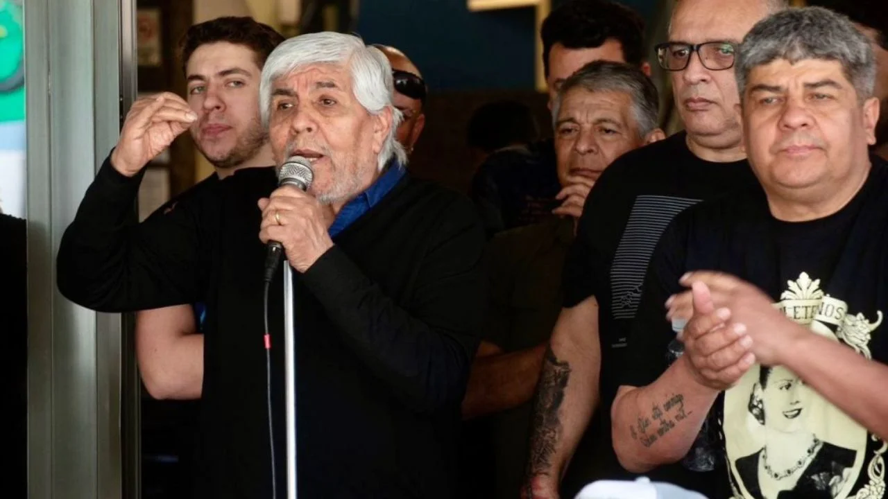 Moyano cerr un aumento de sueldo para Camioneros que fue celebrado por el Gobierno