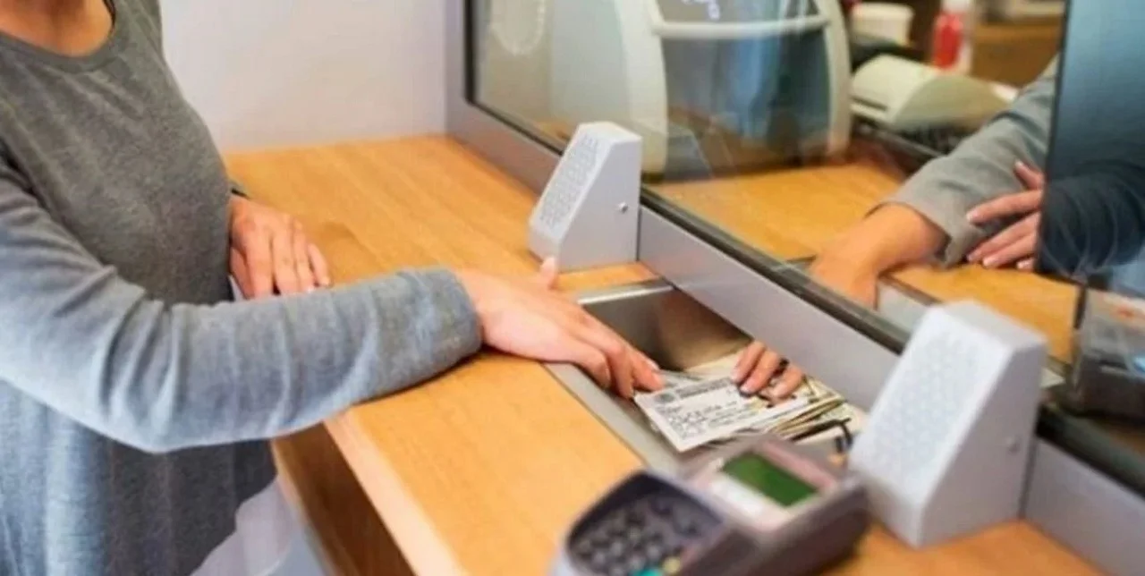 Los bancarios cerraron un nuevo aumento de sueldo: a cunto se va el bsico en septiembre