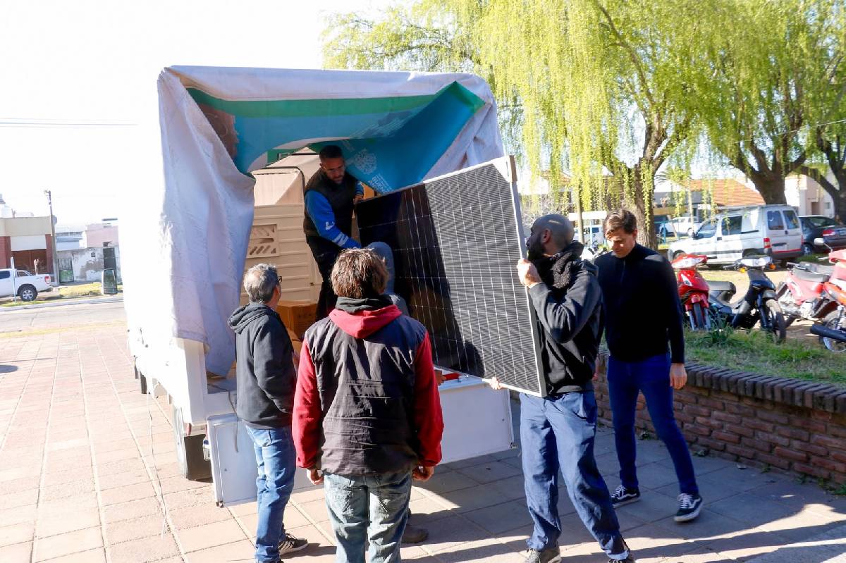 EN ARTICULACI�N CON PROVINCIA, EL MUNICIPIO ENTREG� EQUIPAMIENTO DE ENERG�A SOLAR A LA ENET