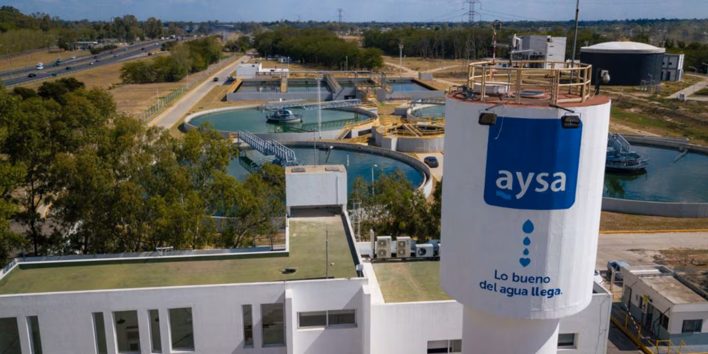 El Gobierno recibi� ofertas de dos grupos empresarios para privatizar AySA: cu�les son