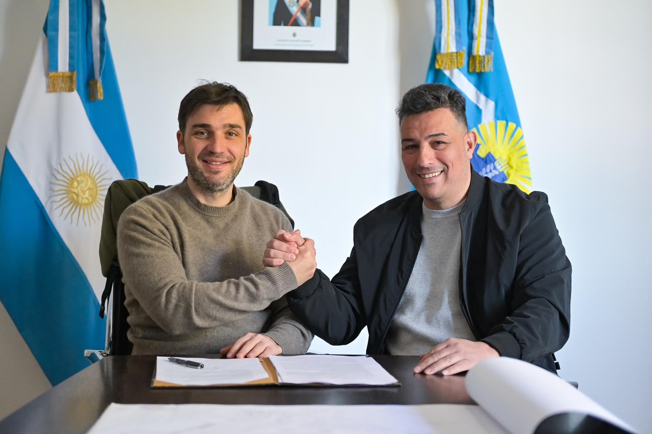 Torres y Balochi firmaron acuerdos para avanzar con obras estrat�gicas de agua y energ�a en Sarmiento
