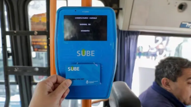 Transporte urbano: habilitan boletos gratis y con descuentos para cierto grupo de pasajeros en esta ciudad