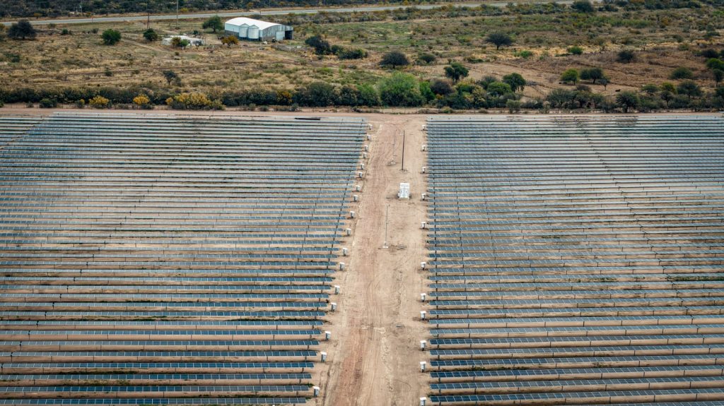 Qued� inaugurado el Parque Solar de Grupo Dinosaurio en De�n Funes
