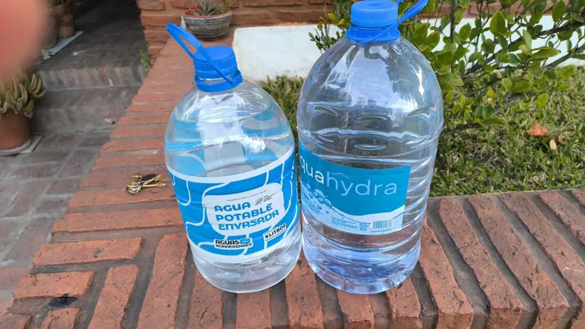 El martirio del agua en La Plata: quejas contra Absa por bidones m�s chicos