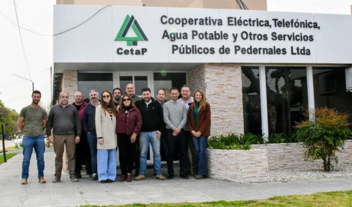 Agua, descentralizaci�n y trabajo conjunto: Eg�en firm� convenios para Pedernales y Ernestina