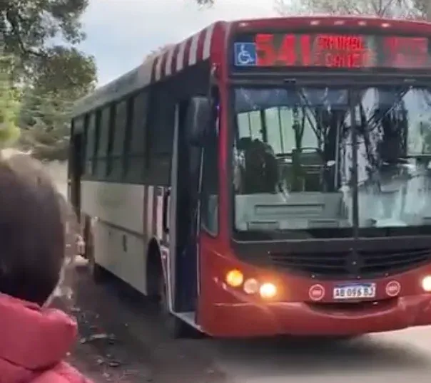 Vecinos de zona Parque Camet denuncian largas esperas por �mnibus rotos y baja frecuencia