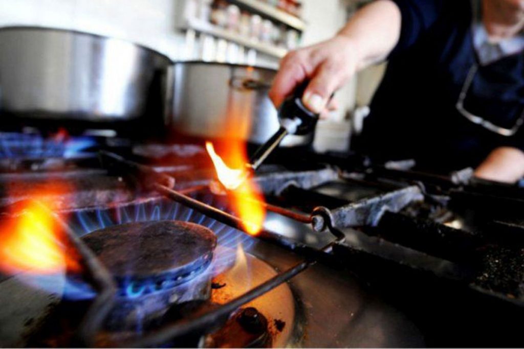 Alerta por facturas de gas con aumento del 100 por ciento: �Lo que dec�a el Gobierno de que el Estado nacional subsidiaba la Zona Fr�a es mentira�