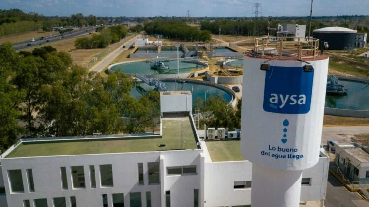 Un grupo internacional se quedó con AySA con el servicio por US$ 340 millones