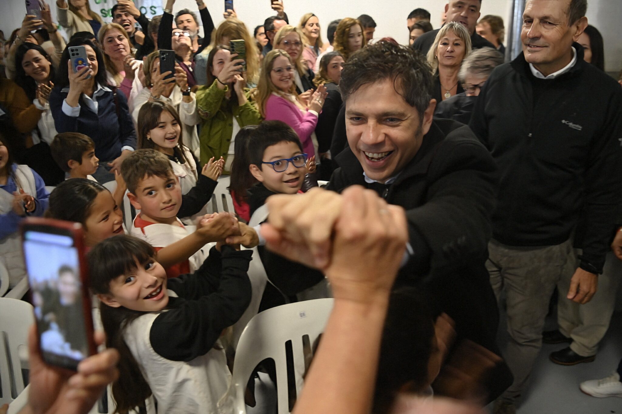 Kicillof inaugur� una escuela especial y anunci� un acueducto de $23.950 millones en Carlos Casares