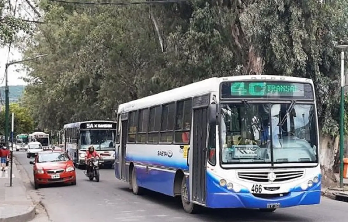Los colectivos funcionar� con horarios de domingo durante el feriado del lunes 12