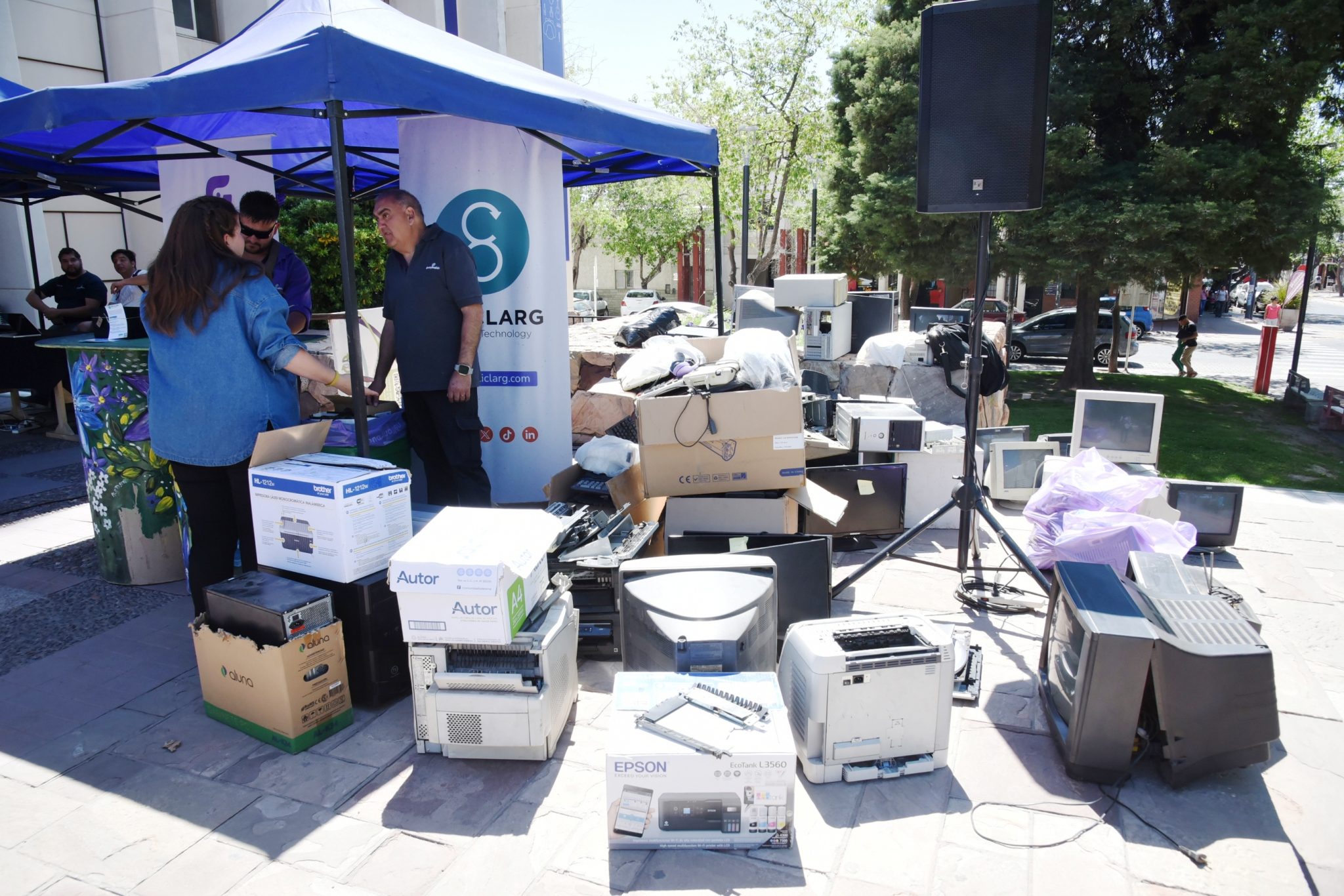 Nueva jornada de recolecci�n de residuos electr�nicos en la explanada de la Municipalidad
