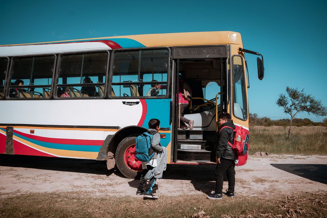 Buscan garantizar por ley el transporte escolar rural gratuito en la provincia