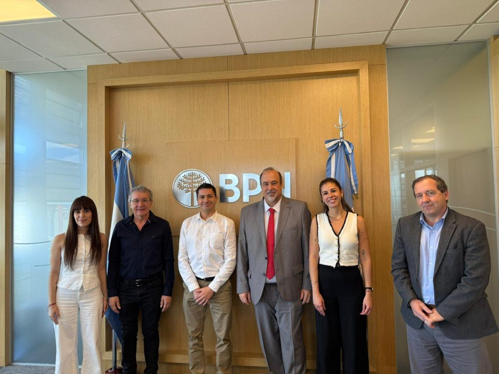 CALF y Banco Provincia del Neuqun firmaron un acuerdo para promover la energa solar con financiamiento accesible.