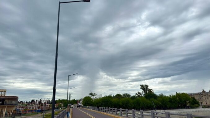 El Municipio completó el retiro del cableado aéreo en el Puente Mitre y la Plaza de los Tres Templos