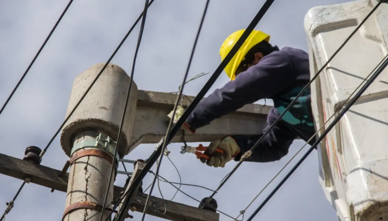 Corte imprevisto de luz en el centro de Trelew por una falla eléctrica