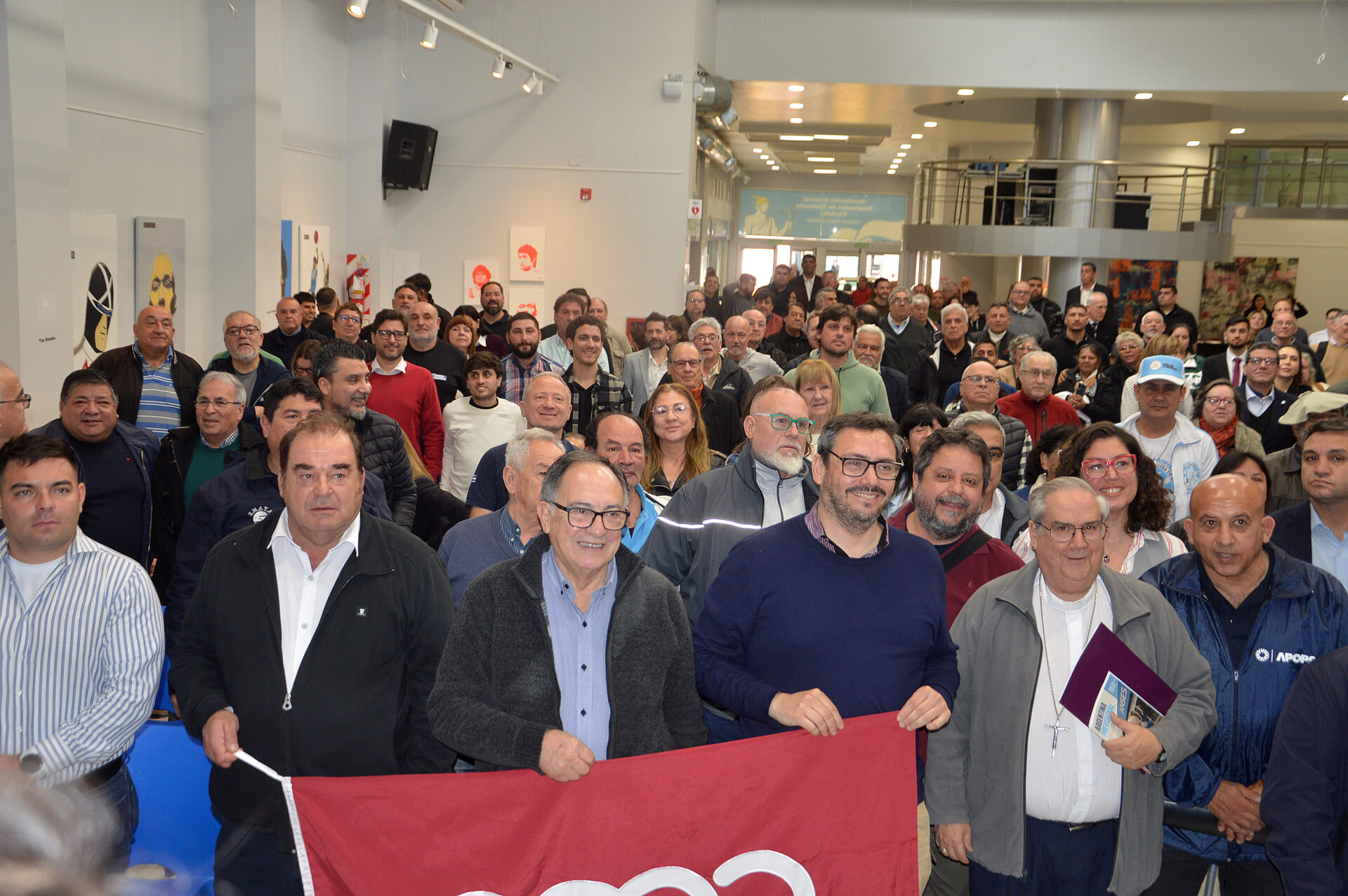 Encuentro con monse�or �ngel Rossi, arzobispo de C�rdoba, para fortalecer la solidaridad y la organizaci�n