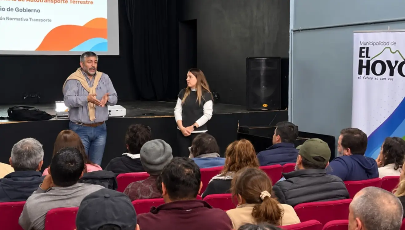 Provincia capacitó a transportistas de la Comarca Andina sobre normativa, requisitos y seguridad vial