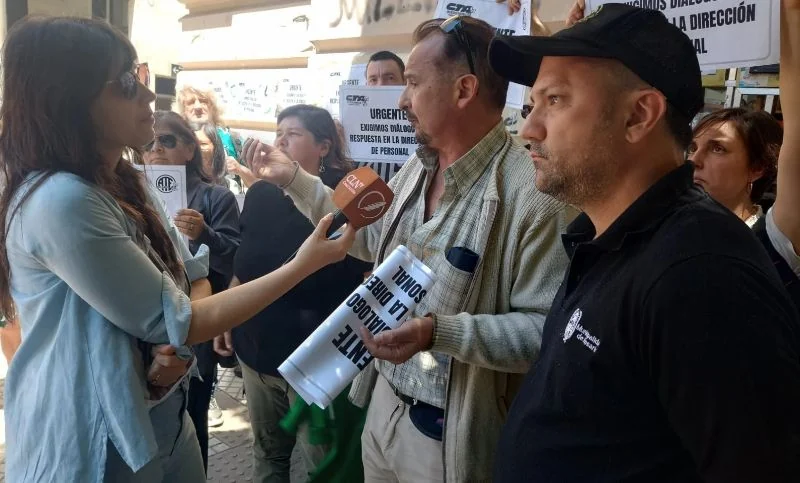 Protesta de empleados municipales de ATE en el Palacio de los Leones: reclaman di�logo urgente por salarios y categor�as
