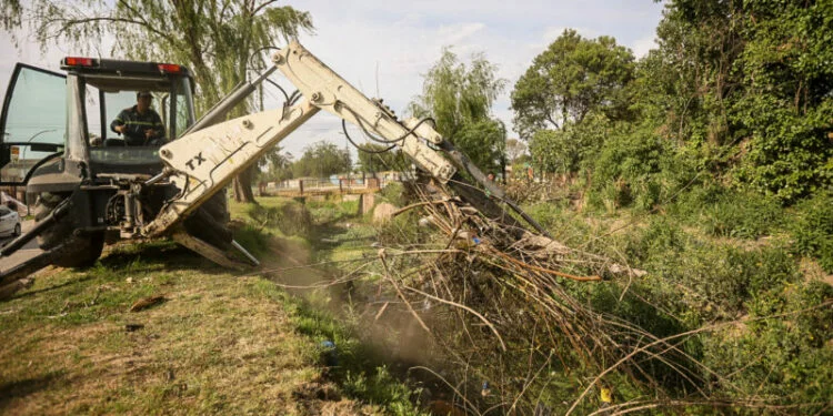 Retiraron casi 36 toneladas de residuos en la limpieza del Canal Maestro Sur