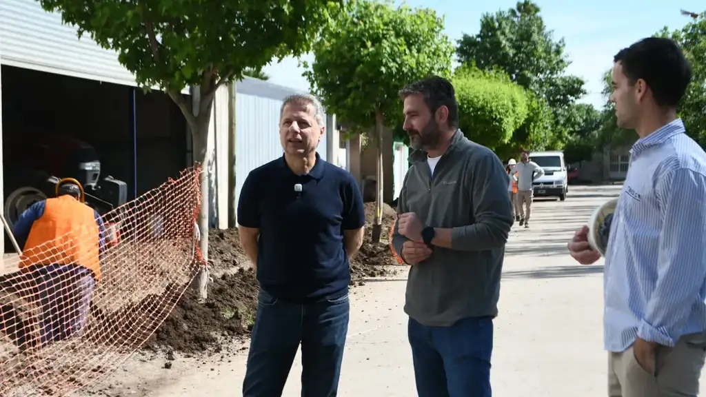 Comenzó la obra de gas en San Cayetano: “Todos tienen derecho a los mismos servicios”, dijo Bernarte