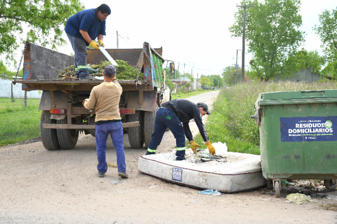 Contin�an los trabajos de saneamiento de los distintos barrios
