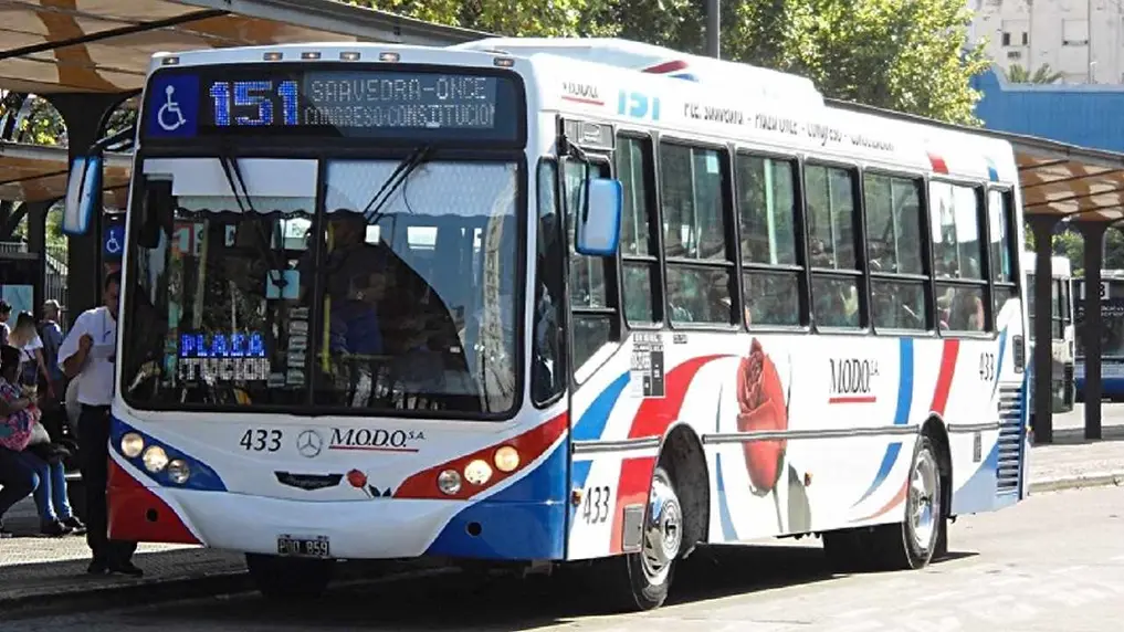 El Gobierno aumentará los subsidios a los colectivos para evitar que suba el boleto
