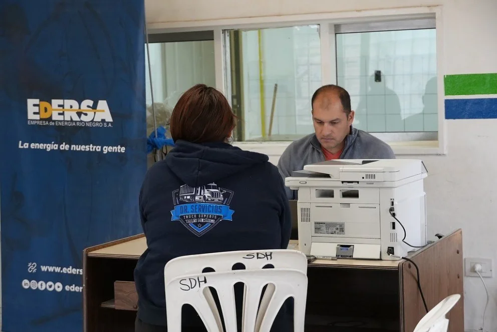 Asesoramiento y atención de Edersa en los barrios Martín Fierro y El Espejo