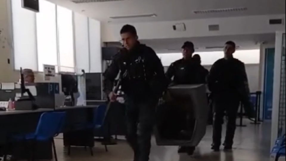 Paro total e inusual despliegue policial en la Cooperativa de Trelew