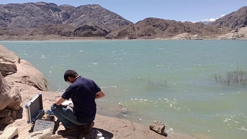 Denuncian irregularidades en el informe oficial sobre la muerte de peces en el dique Cuesta del Viento