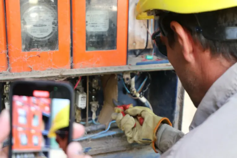 Enersa avanza en la regularizacin del servicio elctrico en barrios de Paran
