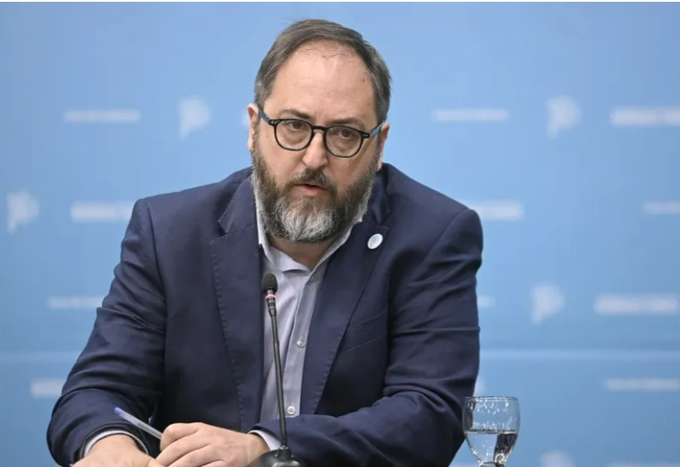 GASTN GHIONI: VIENEN A CUMPLIR LA FUNCIN DE MEJORAR NOTABLEMENTE EL SERVICIO