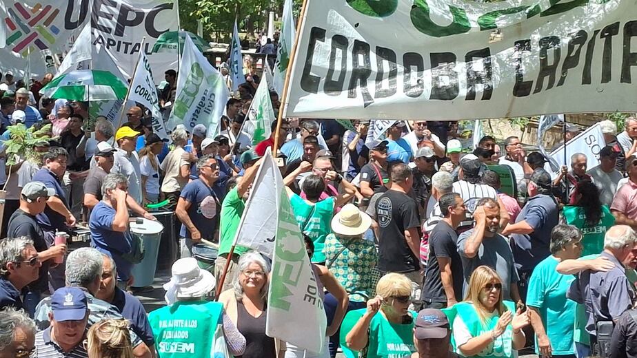 Jubilados. Gremios reclaman y, para Llaryora, la solucin pasa por un acuerdo con la Nacin