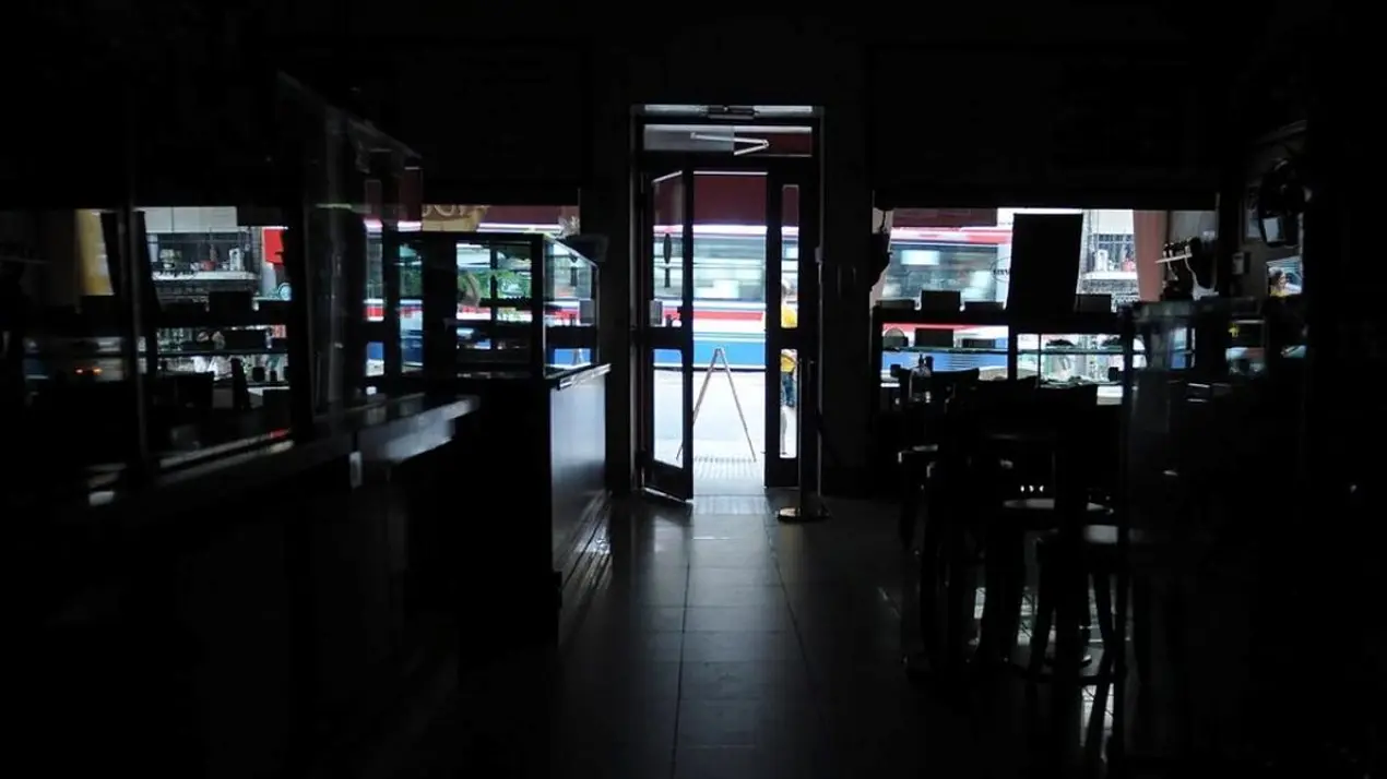 Alerta por apagones en verano: qu debe ocurrir, segn expertos, para que los cortes de luz sean 