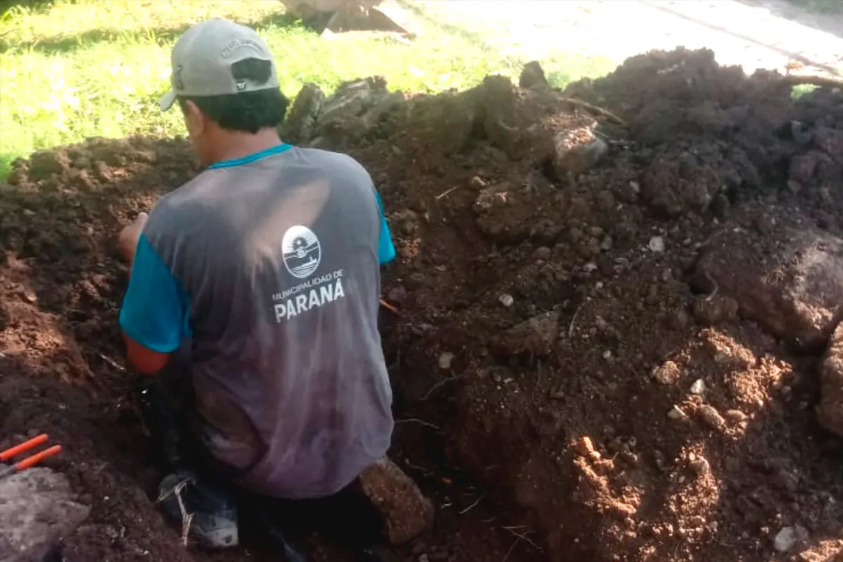 Reparan una caera de la red de agua potable en avenida Ramrez